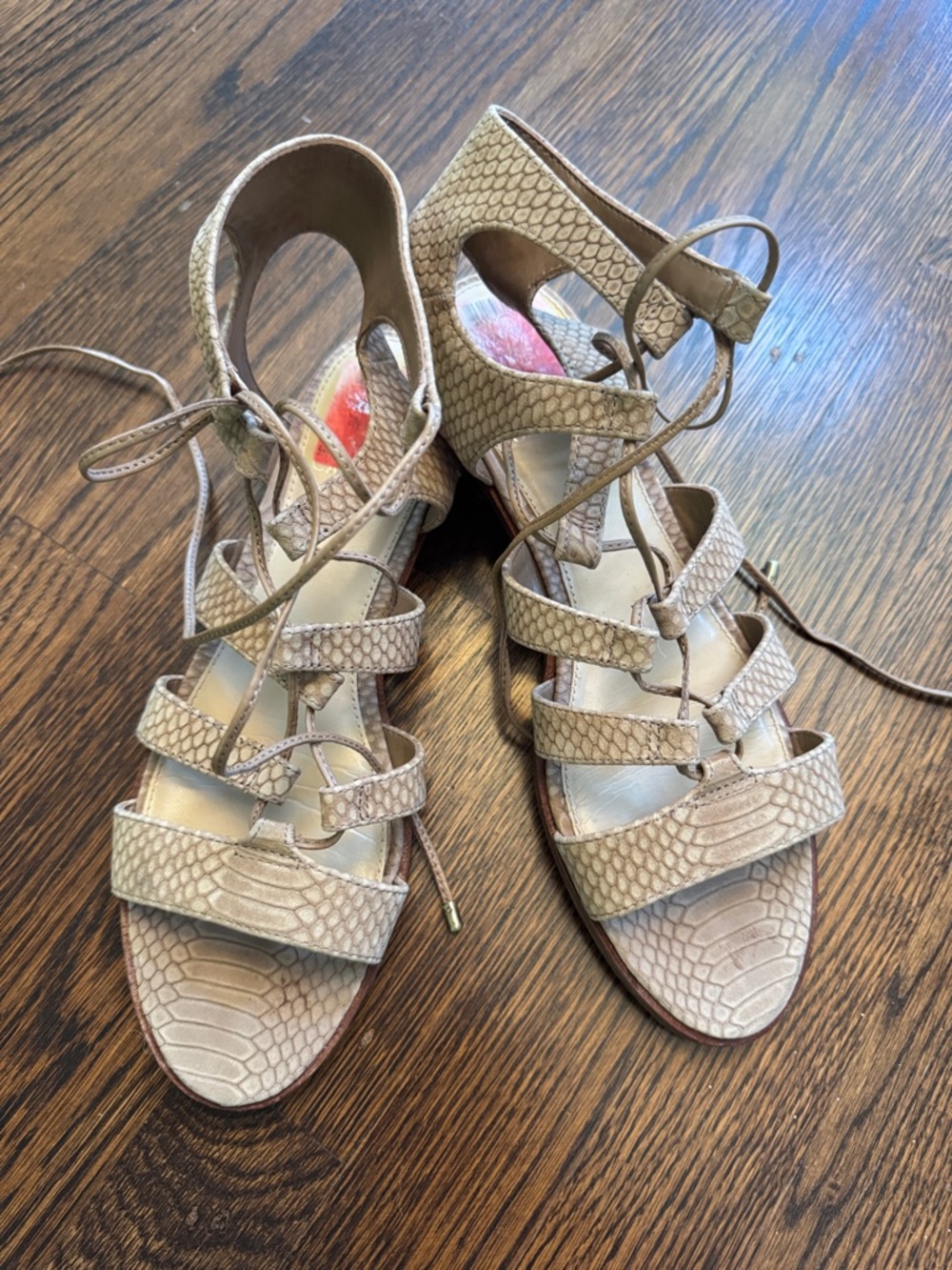 🦄🦄 VINCE CAMUTO Leather  Gladiator Women’s Lace-Up Strappy Sandals in Taupe